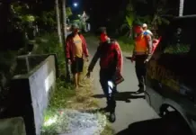 Maling di Buleleng Tinggalkan Motor Curian Pertama Demi Gasak Honda Beat Warga Polisi saat mendatangi lokasi atau TKP hilangnya sepeda motor milik Nyoman Ginagi Desa Giri Emas, Kecamatan Sawan, Buleleng. Sumber Foto : Istimewa