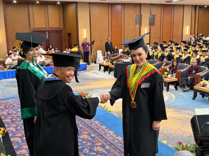 Universitas Dwijendra Wisuda 256 Lulusan, Perkuat Kualitas SDM dan Jejaring Internasional