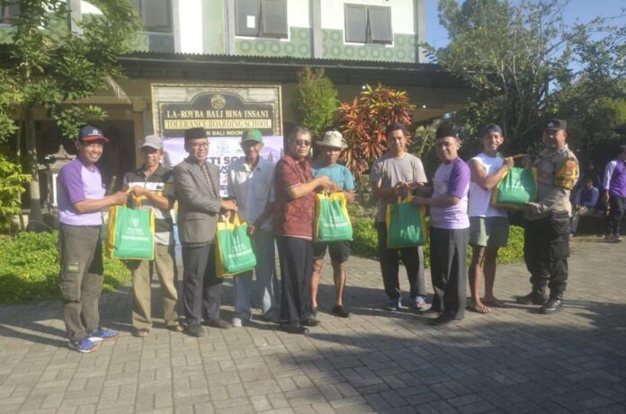 baksos di tabanan (1) _bpn IAI YPBWI Surabaya dan BAZNAS Jatim Tebar Kepedulian, Salurkan 200 Paket Sembako untuk Warga Lintas Agama di Tabanan