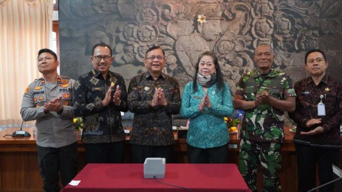 Luncurkan Inovasi “SAKTI” dan “EMAAK PKK”, Bupati Sutjidra Optimisi Perkuat Akurasi Adminduk